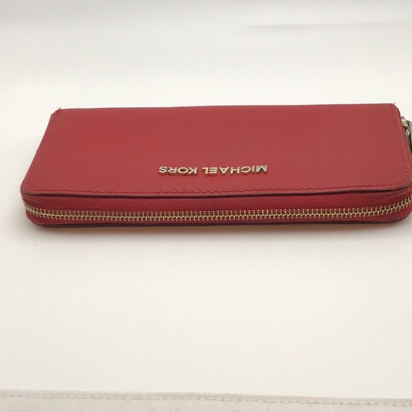 Michael Kors Jet Set Travel red saffiano leather zip continental wallet, GUC - Picture 4 of 12